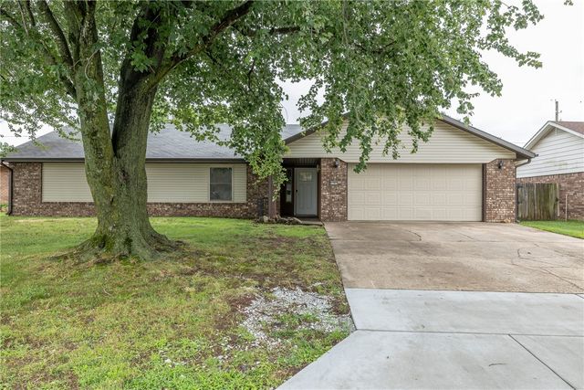 1703 SE P Street, Bentonville, AR 72712