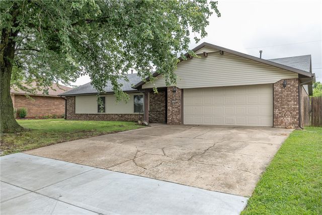 1703 SE P Street, Bentonville, AR 72712