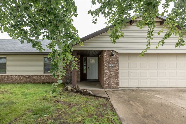 1703 SE P Street, Bentonville, AR 72712