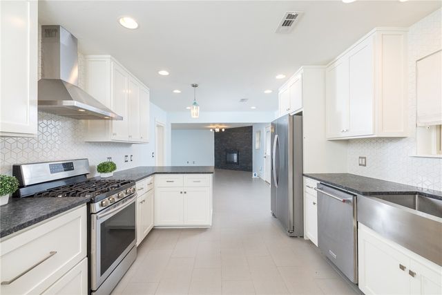1703 SE P Street, Bentonville, AR 72712