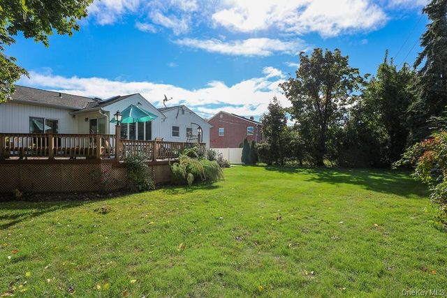 15 Yates Lane, Jericho, NY 11753