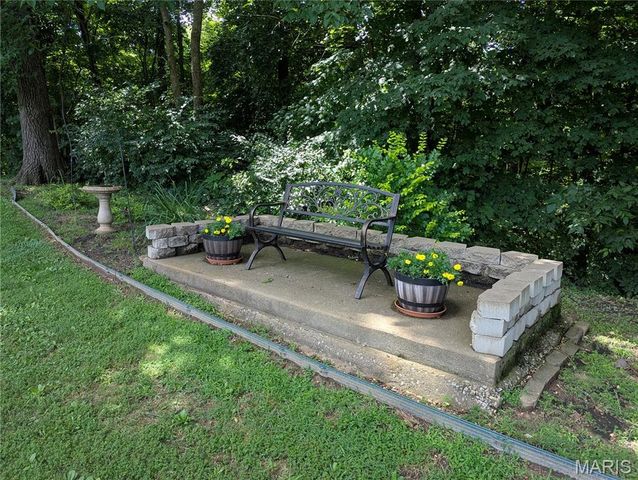 7 Fisher Lane, Greenville, IL 62246