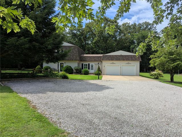 7 Fisher Lane, Greenville, IL 62246