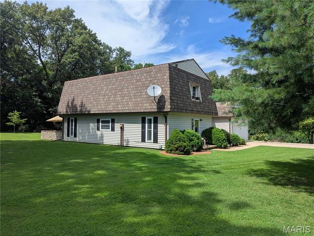 7 Fisher Lane, Greenville, IL 62246