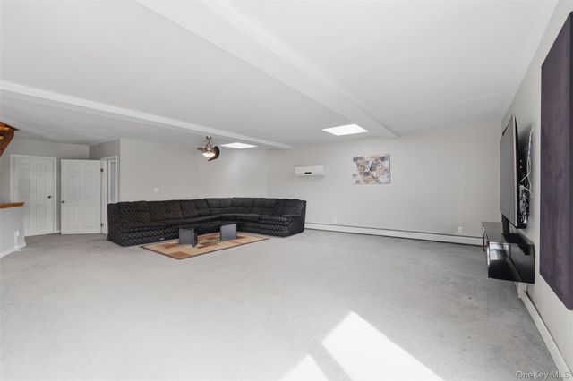 2 N Strawberry Hill Lane, West Nyack, NY 10994