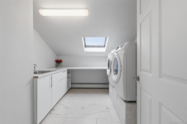 2 N Strawberry Hill Lane, West Nyack, NY 10994