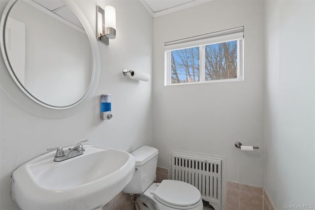 2 N Strawberry Hill Lane, West Nyack, NY 10994