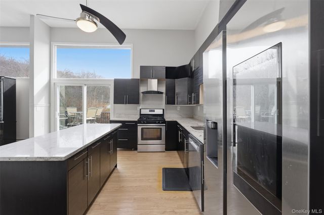 2 N Strawberry Hill Lane, West Nyack, NY 10994