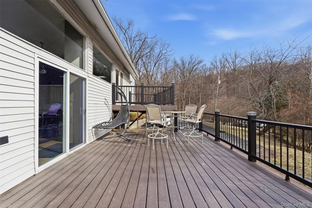 2 N Strawberry Hill Lane, West Nyack, NY 10994