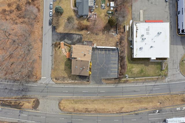 2 N Strawberry Hill Lane, West Nyack, NY 10994