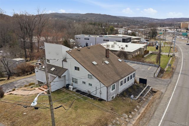 2 N Strawberry Hill Lane, West Nyack, NY 10994