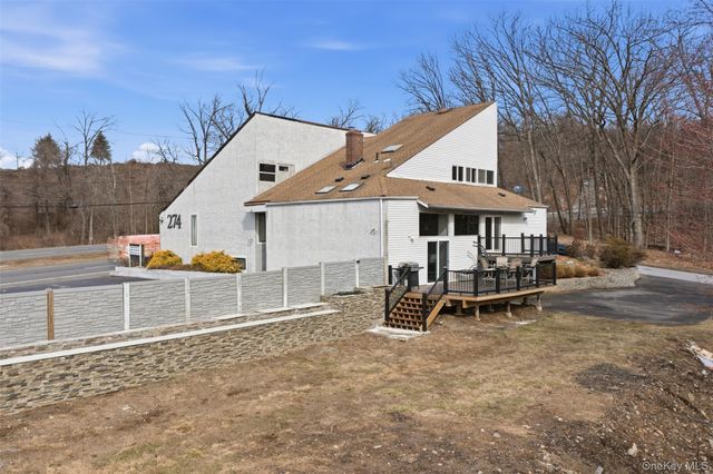 2 N Strawberry Hill Lane, West Nyack, NY 10994