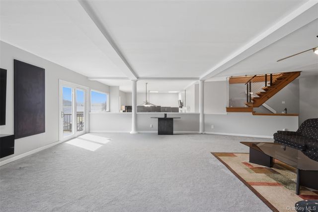 2 N Strawberry Hill Lane, West Nyack, NY 10994