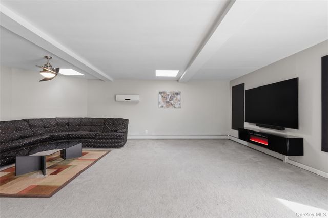 2 N Strawberry Hill Lane, West Nyack, NY 10994