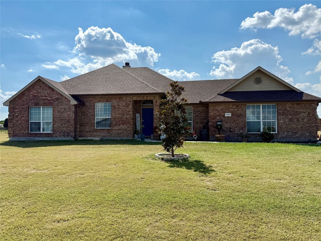 7341 Sandstone Drive, Sanger, TX 76266