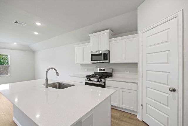 556 Stone Hollow Drive, Van Alstyne, TX 75495