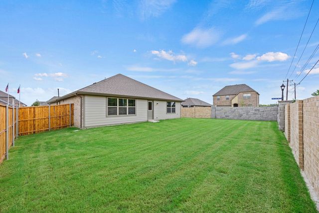 556 Stone Hollow Drive, Van Alstyne, TX 75495