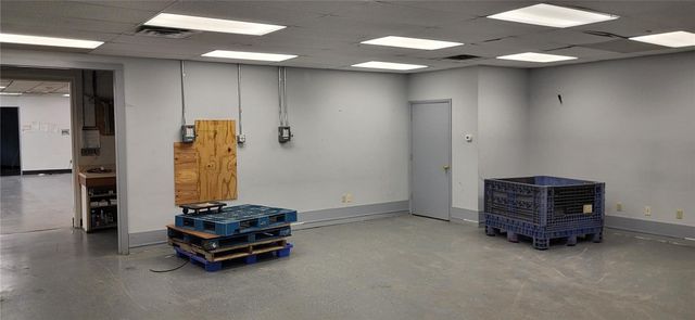 41 Terence Dr, Pleasant Hills, PA 15236