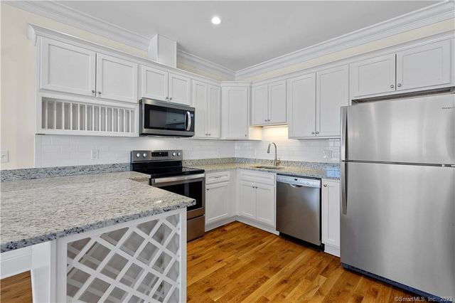 73 W Main Street 2, Clinton, CT 06413