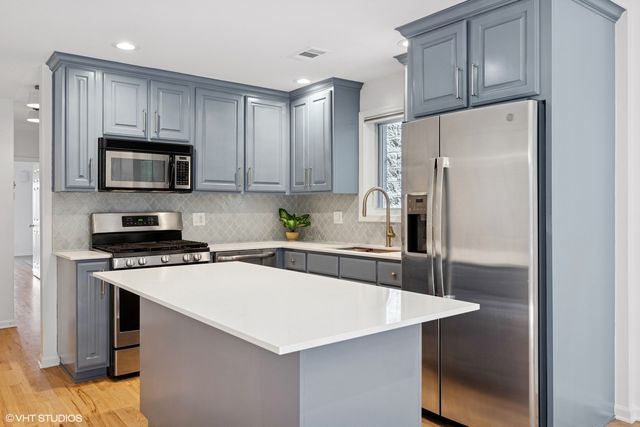 3236 N Seminary Avenue 2, Chicago, IL 60657