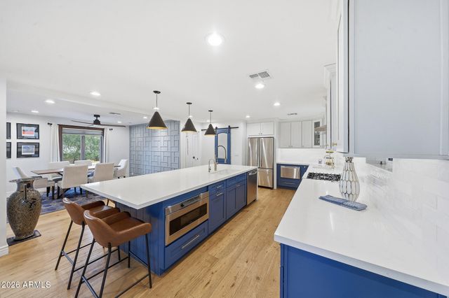 2320 E LINCOLN Way, Phoenix, AZ 85020