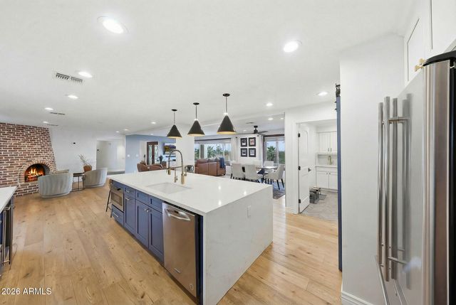 2320 E LINCOLN Way, Phoenix, AZ 85020