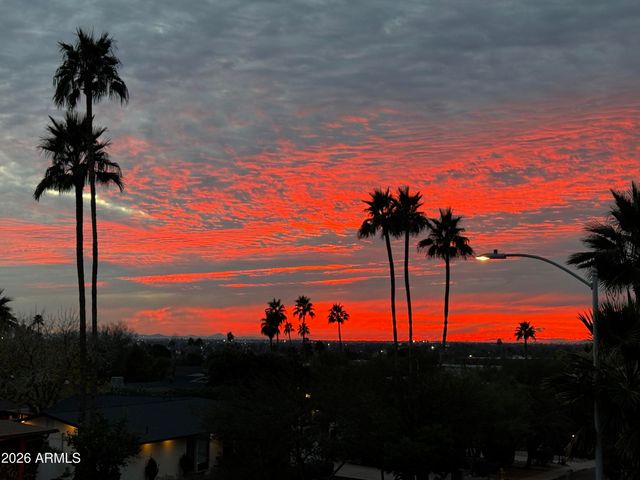 2320 E LINCOLN Way, Phoenix, AZ 85020