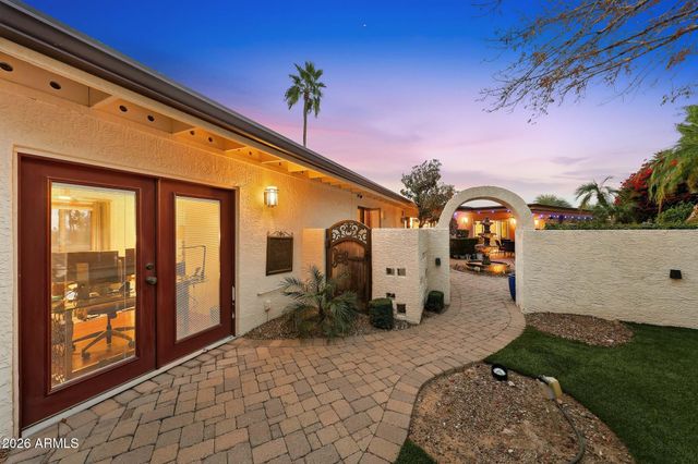 2320 E LINCOLN Way, Phoenix, AZ 85020