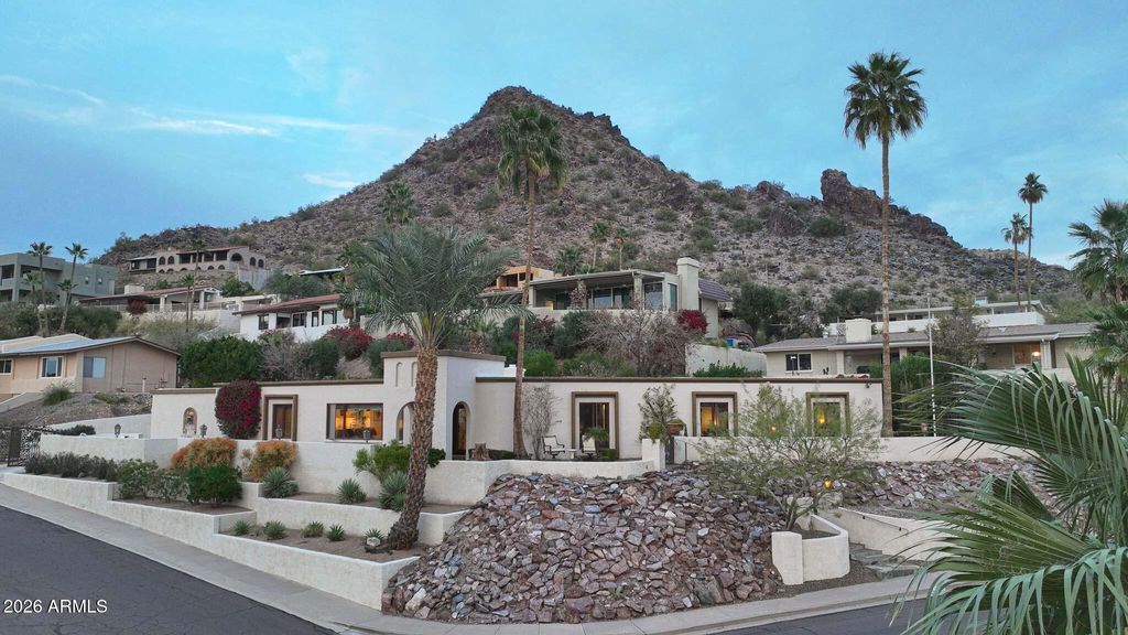 2320 E LINCOLN Way, Phoenix, AZ 85020