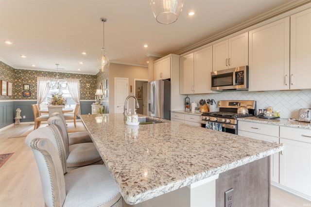 5512 Abbe Wood Drive, Newburgh, IN 47630