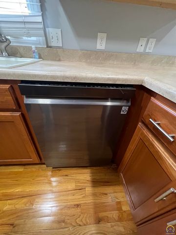 3710 SW Brook Lawn CT, Topeka, KS 66610