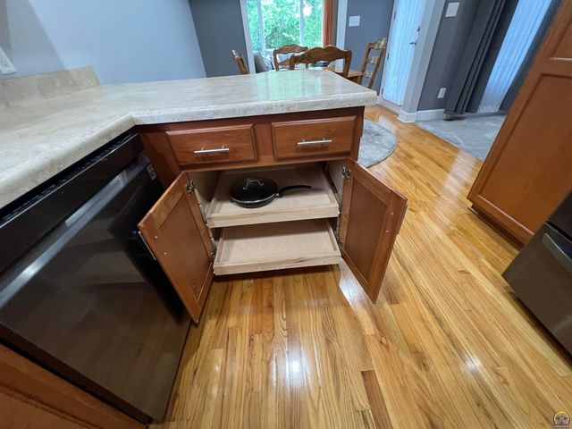 3710 SW Brook Lawn CT, Topeka, KS 66610
