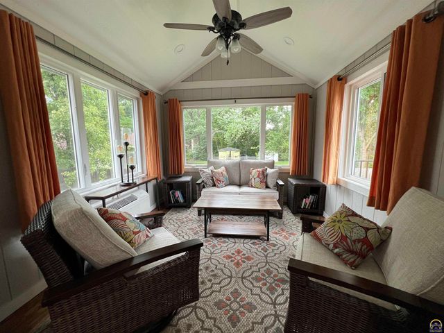 3710 SW Brook Lawn CT, Topeka, KS 66610