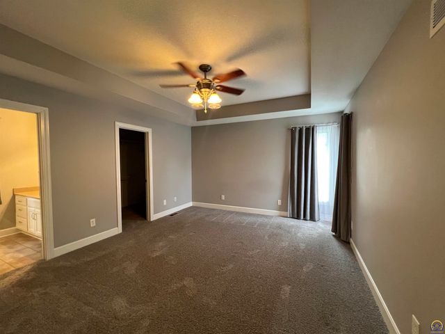 3710 SW Brook Lawn CT, Topeka, KS 66610