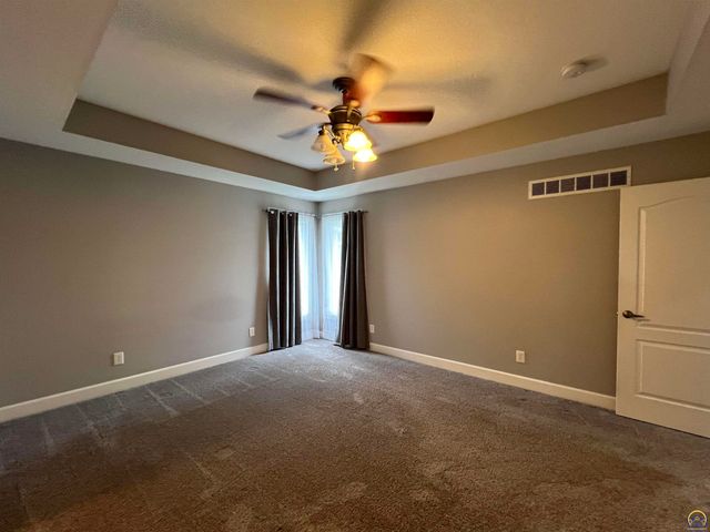 3710 SW Brook Lawn CT, Topeka, KS 66610