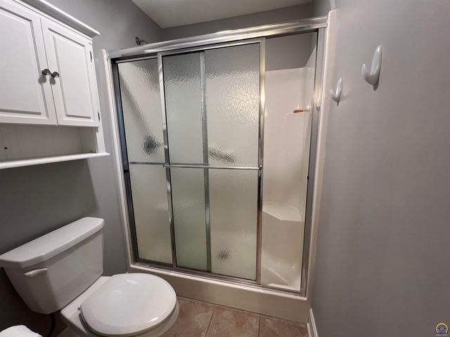 3710 SW Brook Lawn CT, Topeka, KS 66610