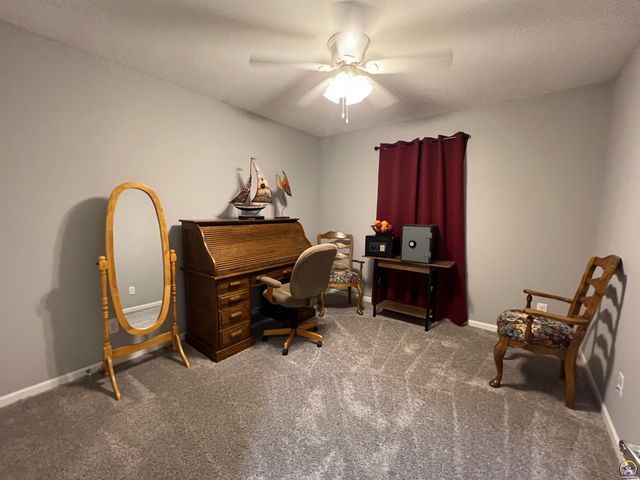 3710 SW Brook Lawn CT, Topeka, KS 66610