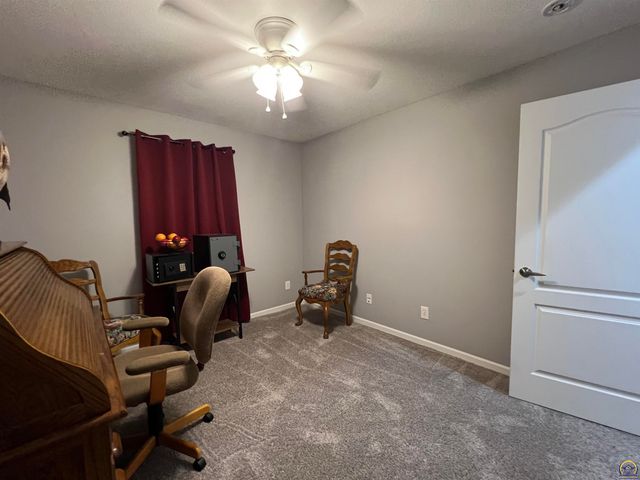 3710 SW Brook Lawn CT, Topeka, KS 66610