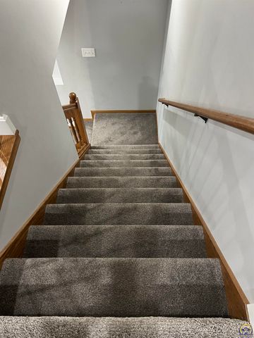 3710 SW Brook Lawn CT, Topeka, KS 66610
