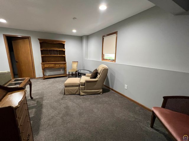 3710 SW Brook Lawn CT, Topeka, KS 66610