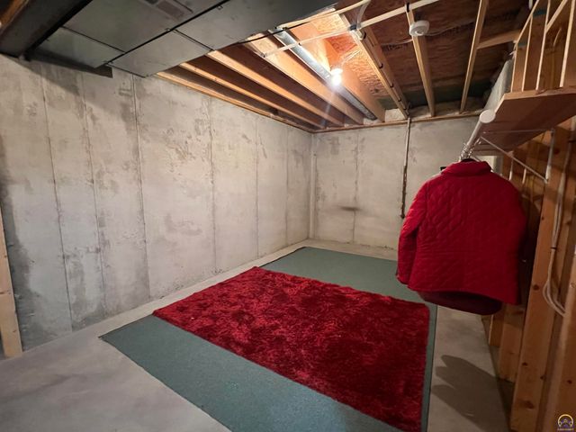 3710 SW Brook Lawn CT, Topeka, KS 66610