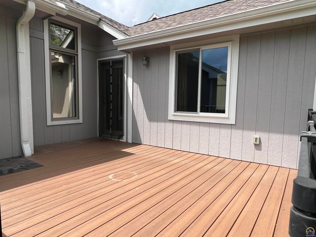 3710 SW Brook Lawn CT, Topeka, KS 66610