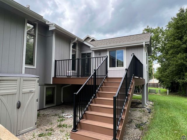 3710 SW Brook Lawn CT, Topeka, KS 66610