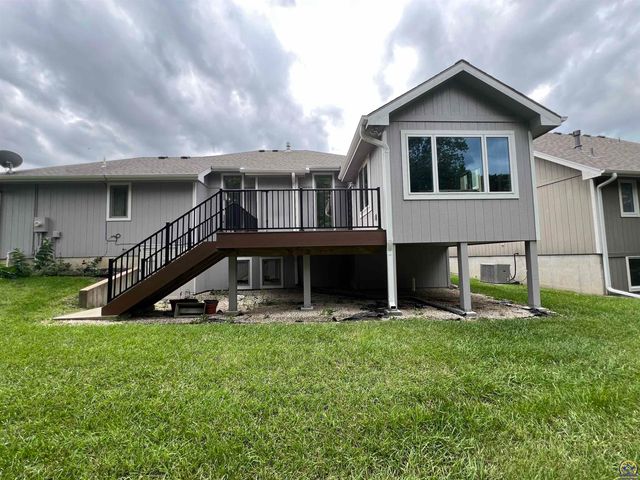 3710 SW Brook Lawn CT, Topeka, KS 66610