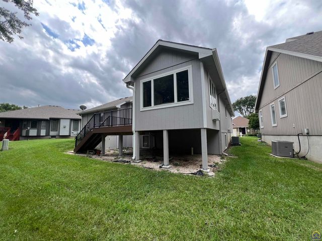 3710 SW Brook Lawn CT, Topeka, KS 66610