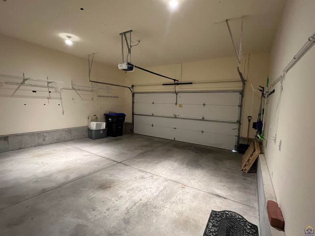 3710 SW Brook Lawn CT, Topeka, KS 66610