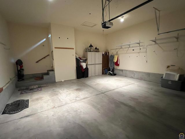 3710 SW Brook Lawn CT, Topeka, KS 66610