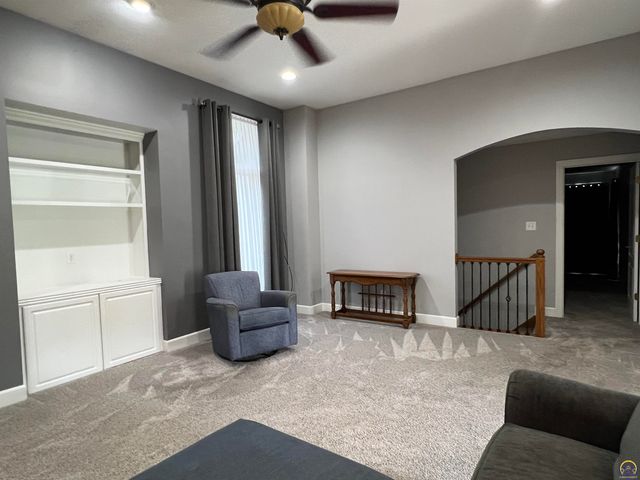 3710 SW Brook Lawn CT, Topeka, KS 66610