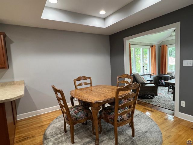 3710 SW Brook Lawn CT, Topeka, KS 66610