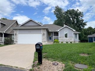 3710 SW Brook Lawn CT, Topeka, KS 66610